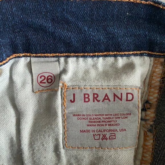 JBrand denim Capri with raw edge at hem - Picture 9 of 9